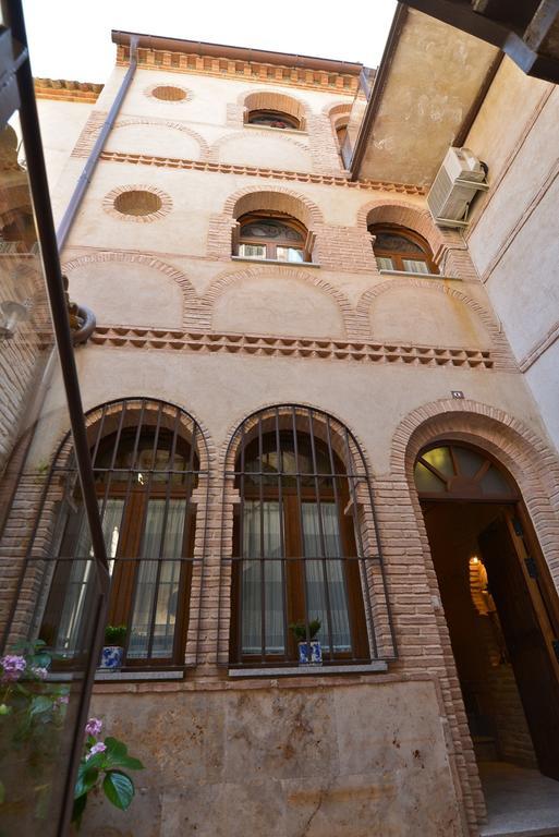 Apartamentos La Casa Del Grial Toledo Exterior foto