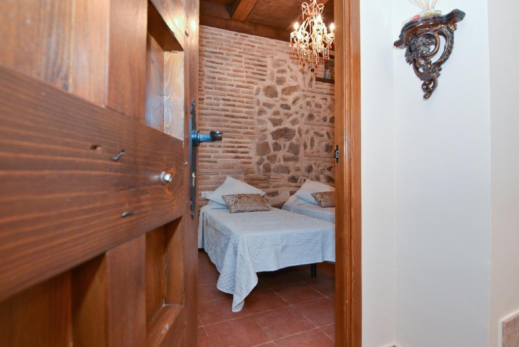 Apartamentos La Casa Del Grial Toledo Zimmer foto